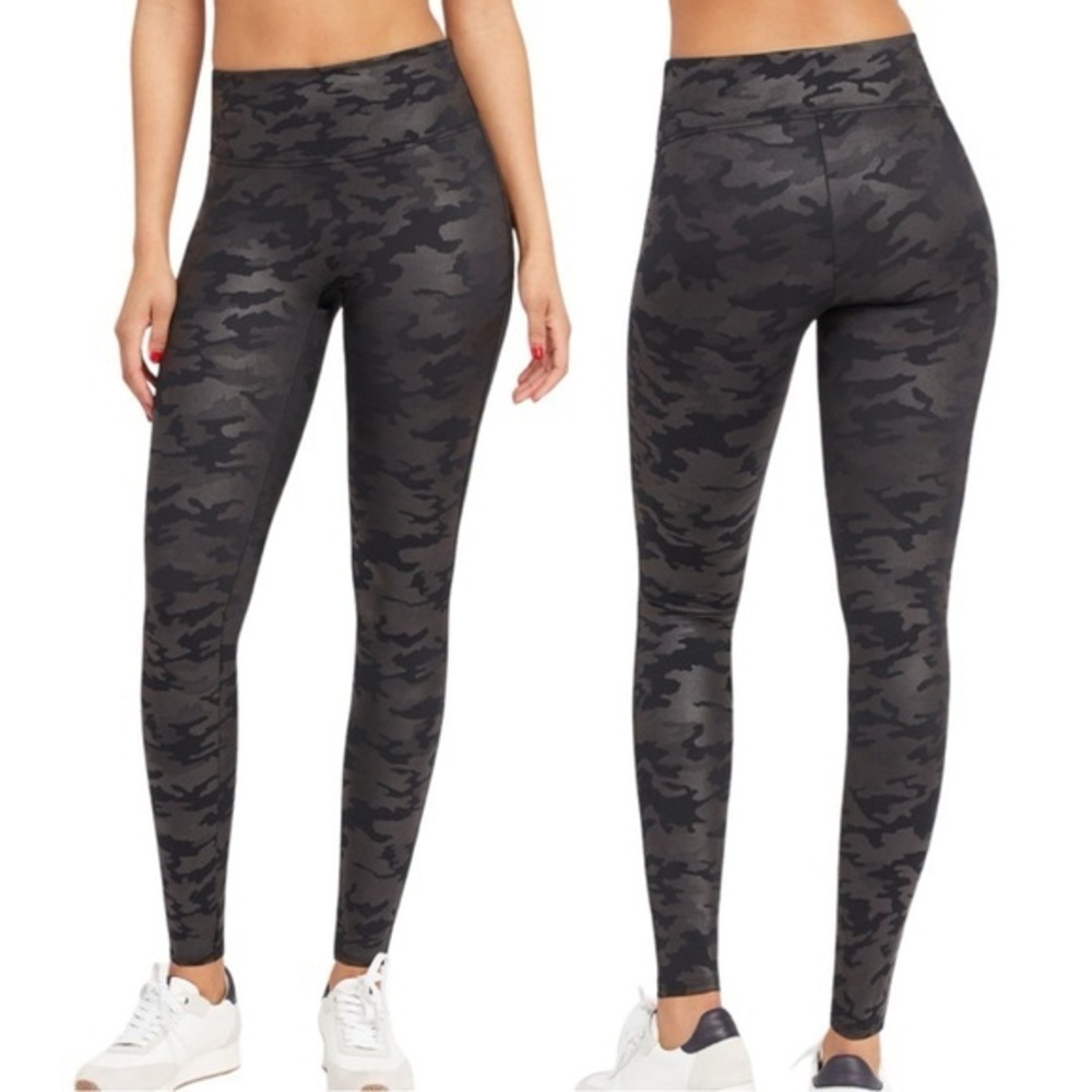 SPANX Faux Leather Camo Leggings size Small in Black/Grey